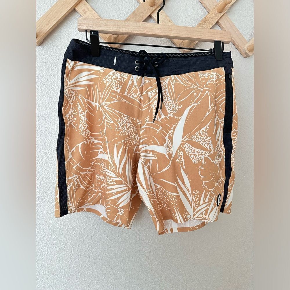 Vuori Peak Board Shorts Flax Rainforest Sz 28